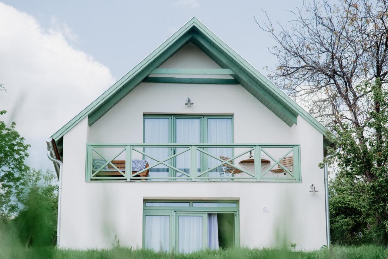 Cukormadar Vendeghaz Lovas Villa Екстериор снимка